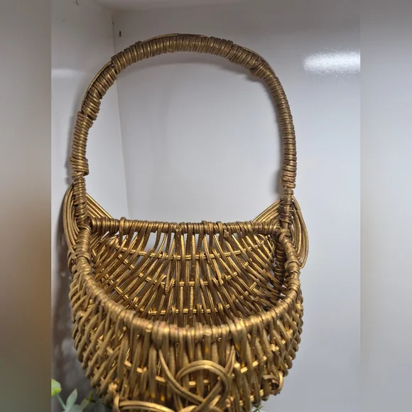 Gold Painted Wicker Wall Hanging Baskets - Picture 4 of 6
